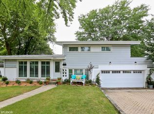 2911 Jerrie Ln, Glenview, IL