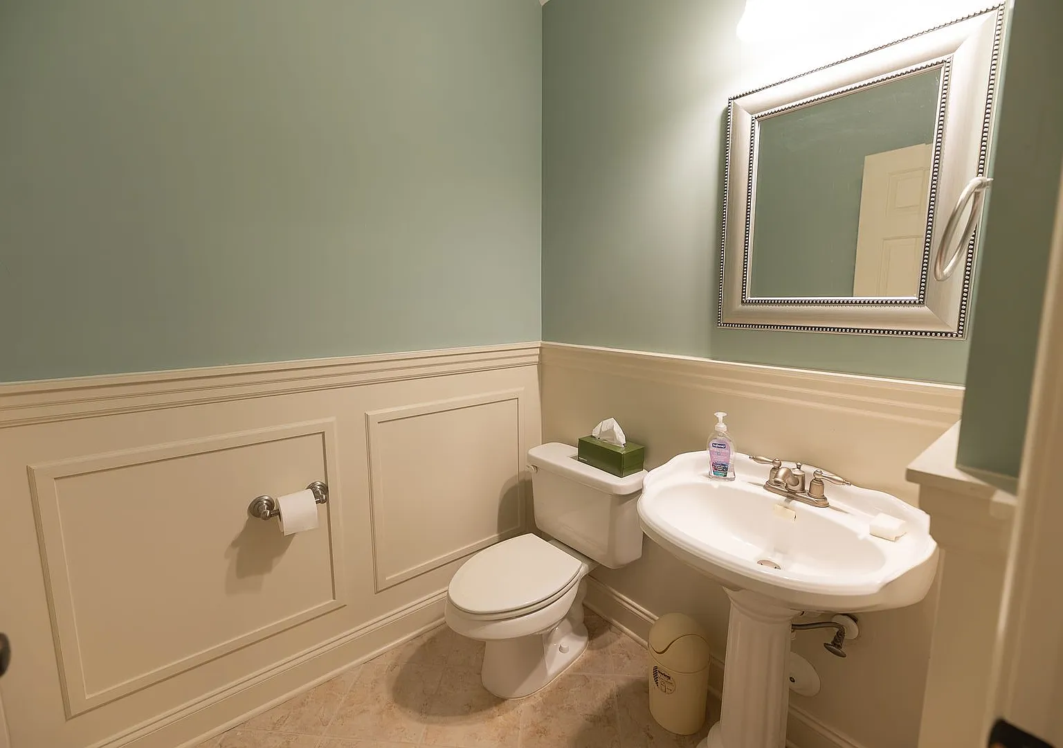 Spacious 3BR Jamestown Townhome Furnished or Unfurnished with Flexible Lease Options — Photo 4