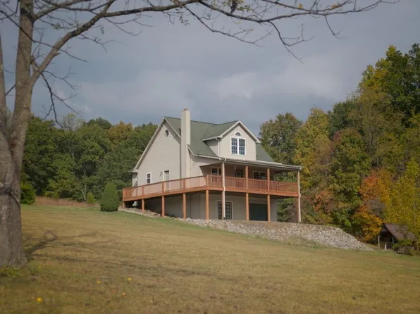 2751 S Happy Hollow Rd, Bloomfield, IN 47424
