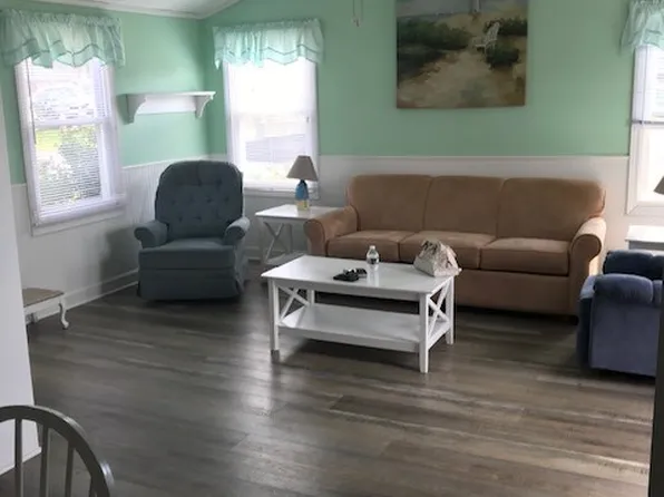 25 Follett Rd, Narragansett, RI 02882