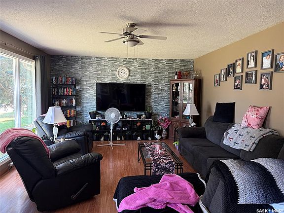4th image of 409 McKay STREET