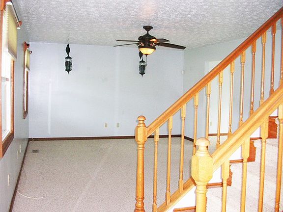 4th image of 119 Meadowlark Dr