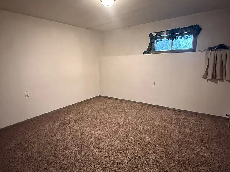 402 W Mercury St — Photo 20