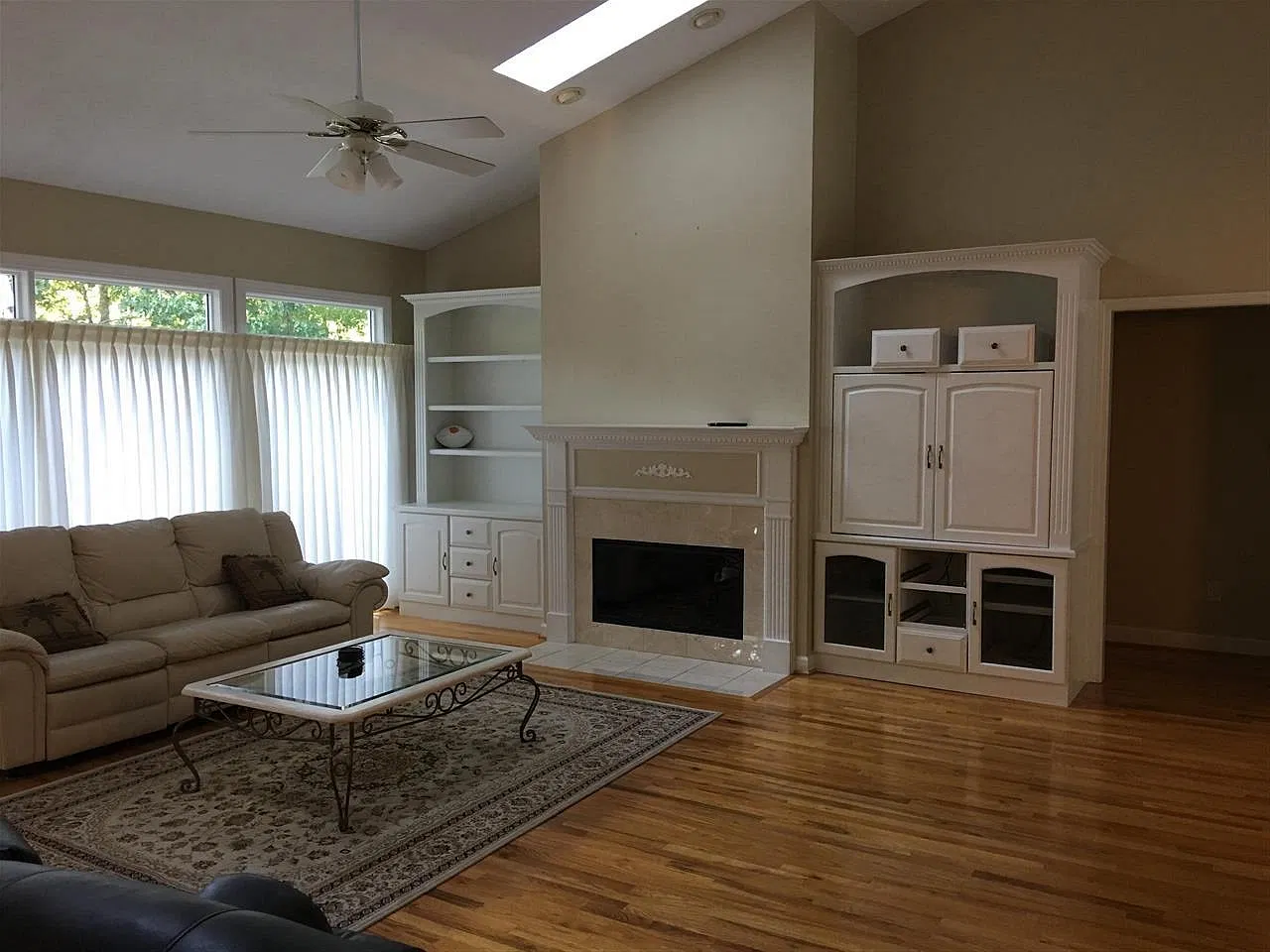 4 bed, 3.5 bath, 3900 sqft, $4,000 — Photo 3