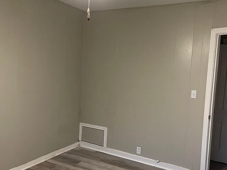 703 E Broadway Ave — Photo 6