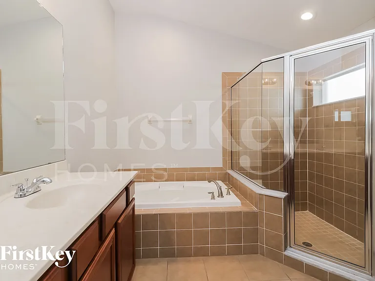 18416 Cypress Bay Pkwy — Photo 11