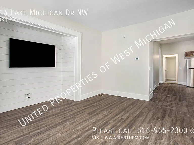 614 Lake Michigan Dr NW — Photo 4
