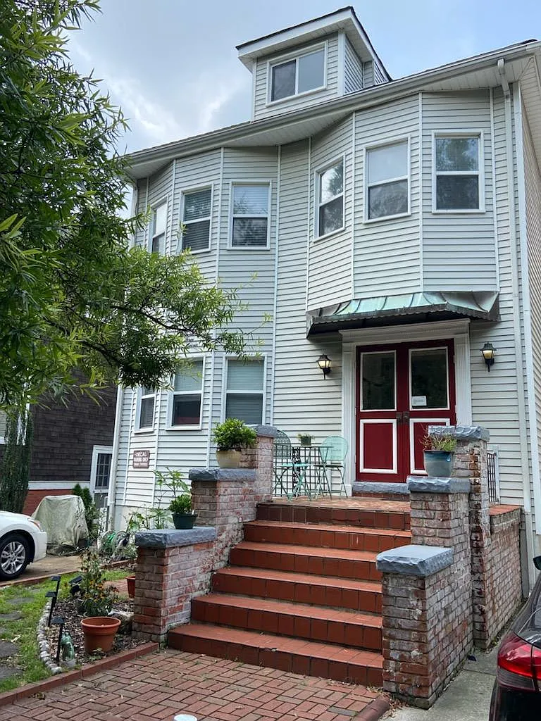 4 bed, 987 sqft, $2,225 — Photo 1