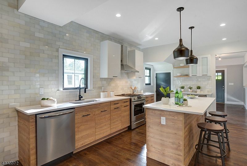 1st image of 18 Fairview Ave