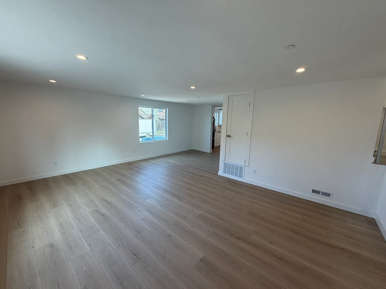 4 bed, 1600 sqft, $5,500 — Photo 4