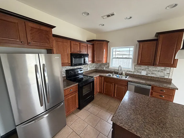 2427 Indiana Ave #1 — Photo 6