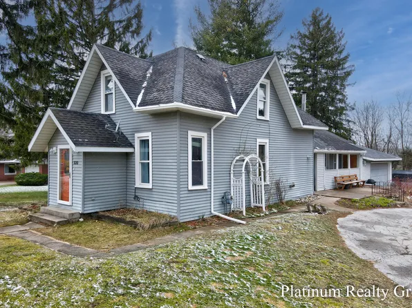 820 E Slocum St, Whitehall, MI 49461