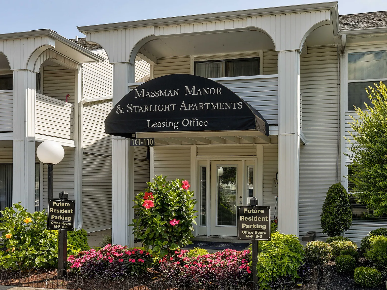 Massman Manor & Starlight Apartment — Photo 1