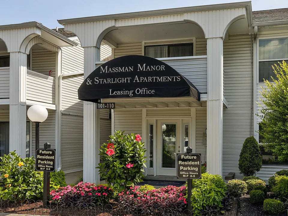 Massman Manor & Starlight Apartment