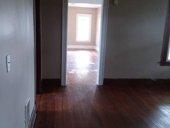 3rd image of 1007 N Townsend St #2