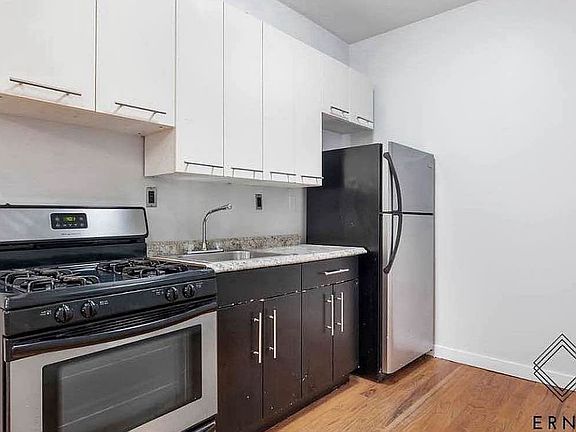 2nd image of 913 Saint Johns Pl APT 2R