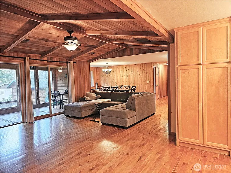 70 Dogwood Ln — Photo 3