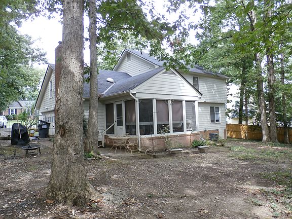 4th image of 10 Rosewood Dr