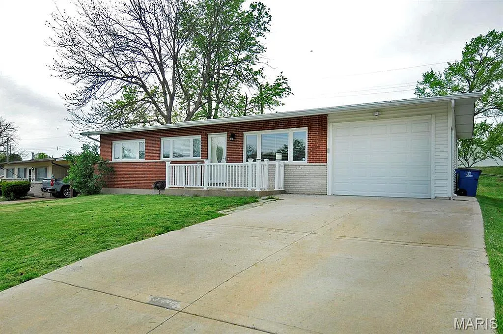 2959 Annunciation Dr photo 1