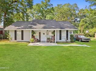526 Bond Ave E, Wiggins, MS 39577