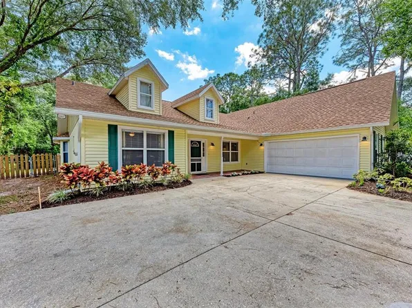 907 137th St E, Bradenton, FL 34212
