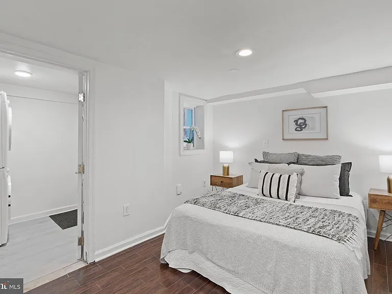 739 Fairmont St NW #B — Photo 11