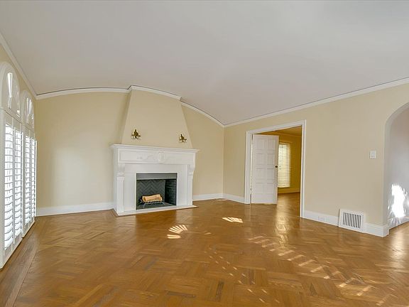 4th image of 295 Yerba Buena Ave