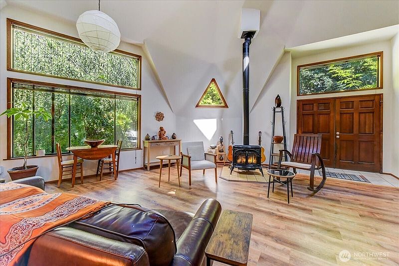 5th image of 3971 SE Camano Drive