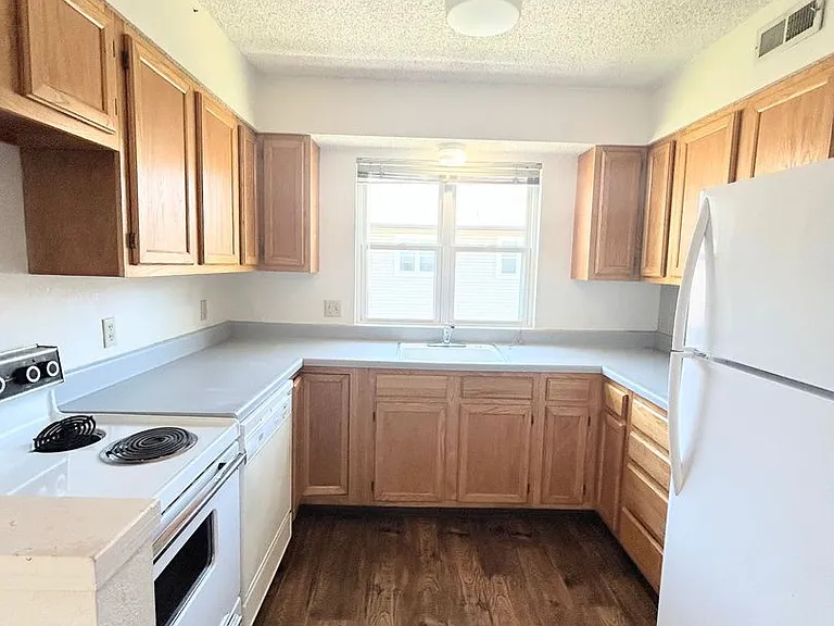 1710 E 24th Ave — Photo 1
