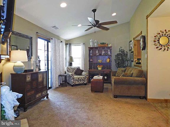 3rd image of 302 Sassafras Ct