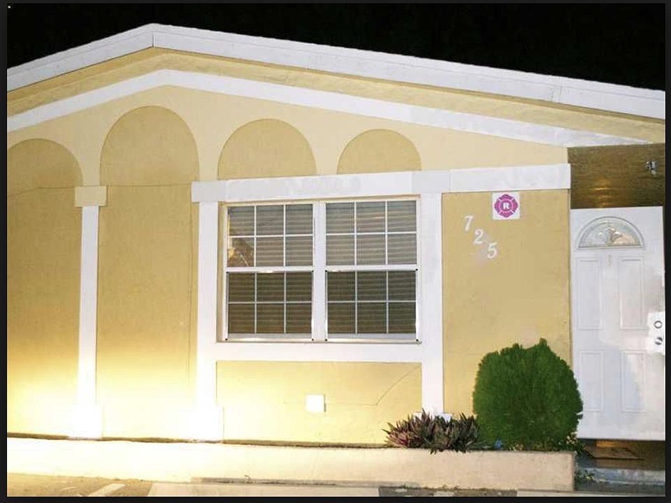1st image of 725 NW 4th Ave APT 4
