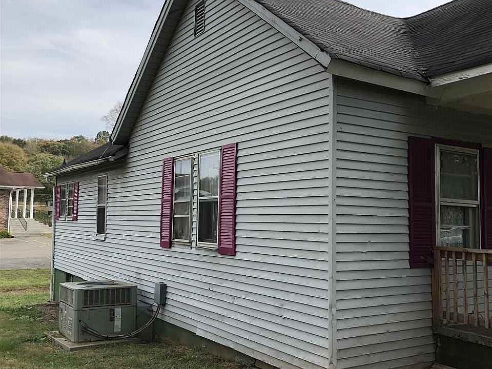 2nd image of 215 Warren St
