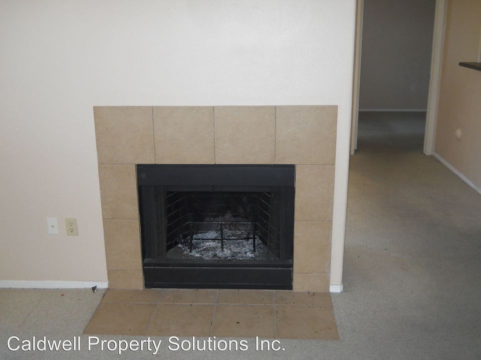 2nd image of 3830 E Lakewood Pkwy E APT 1076