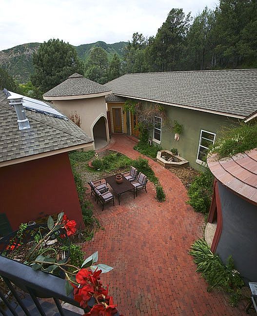 1300sf brick courtyard with 