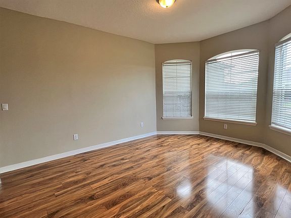 3rd image of 1009 Tudhope Ct