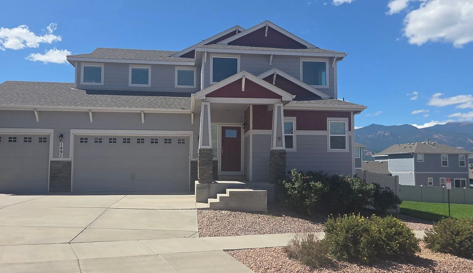 Fantastic Home- 4 Bed, 3.5 bath, 3 car garage, Over 3,200 SQ. FT. — Photo 1