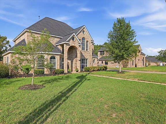 3rd image of 323 Tyler Dr