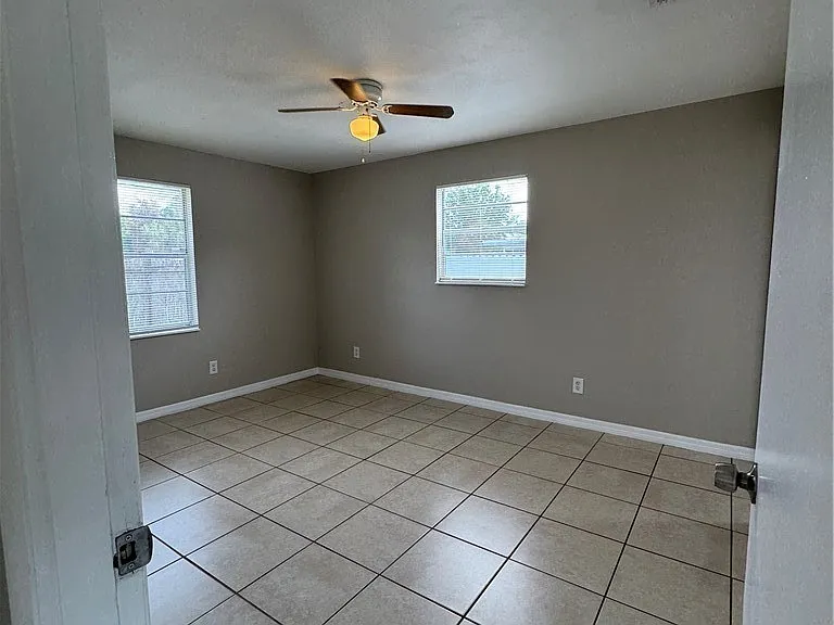 1112 Gifford Ave S — Photo 14