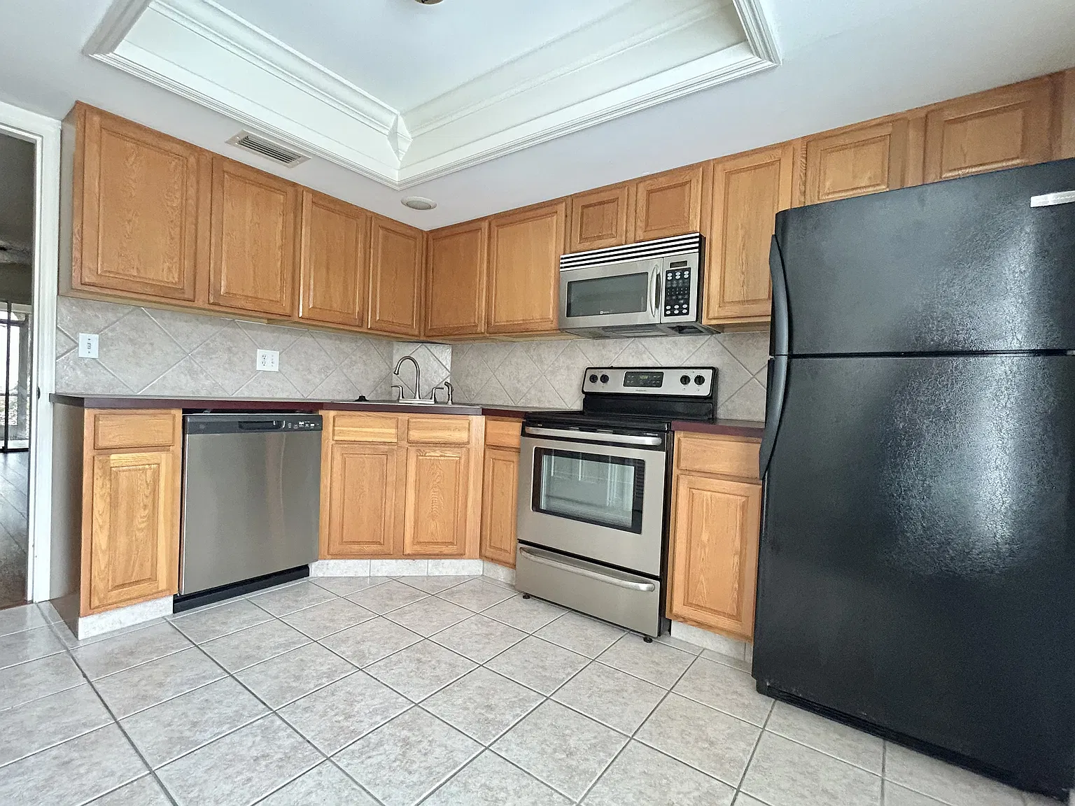 2 bed, 1031 sqft, $1,975 — Photo 3