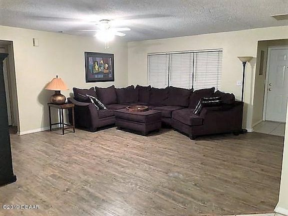 3rd image of 1143 Viking Dr