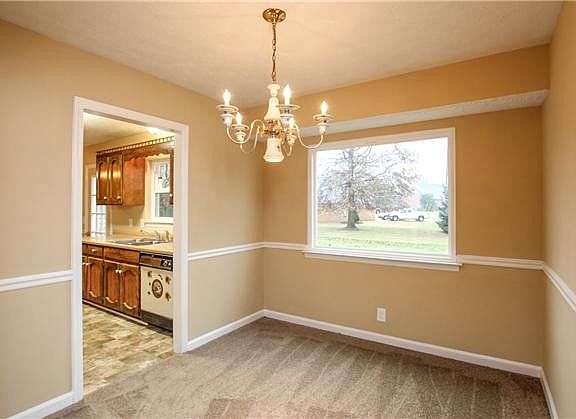 5th image of 306 Lexington Dr