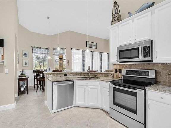 3rd image of 13809 Waterhouse Way