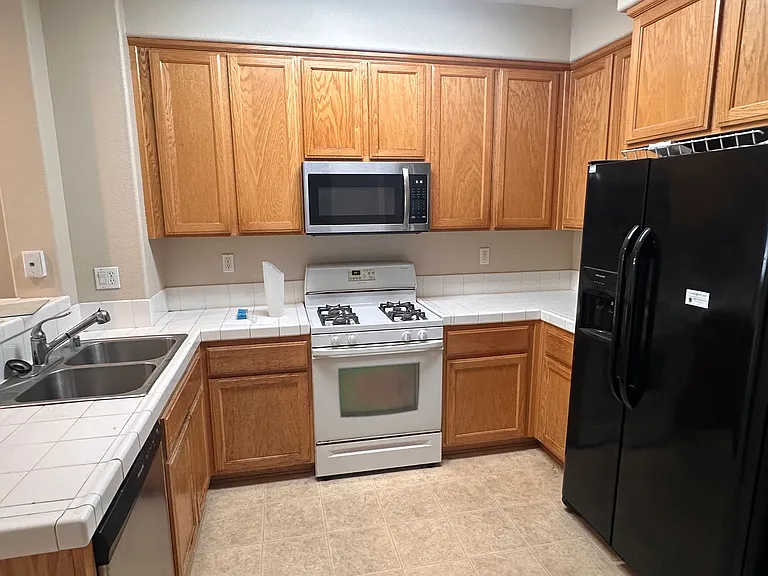 1420 Nevin Plz — Photo 24