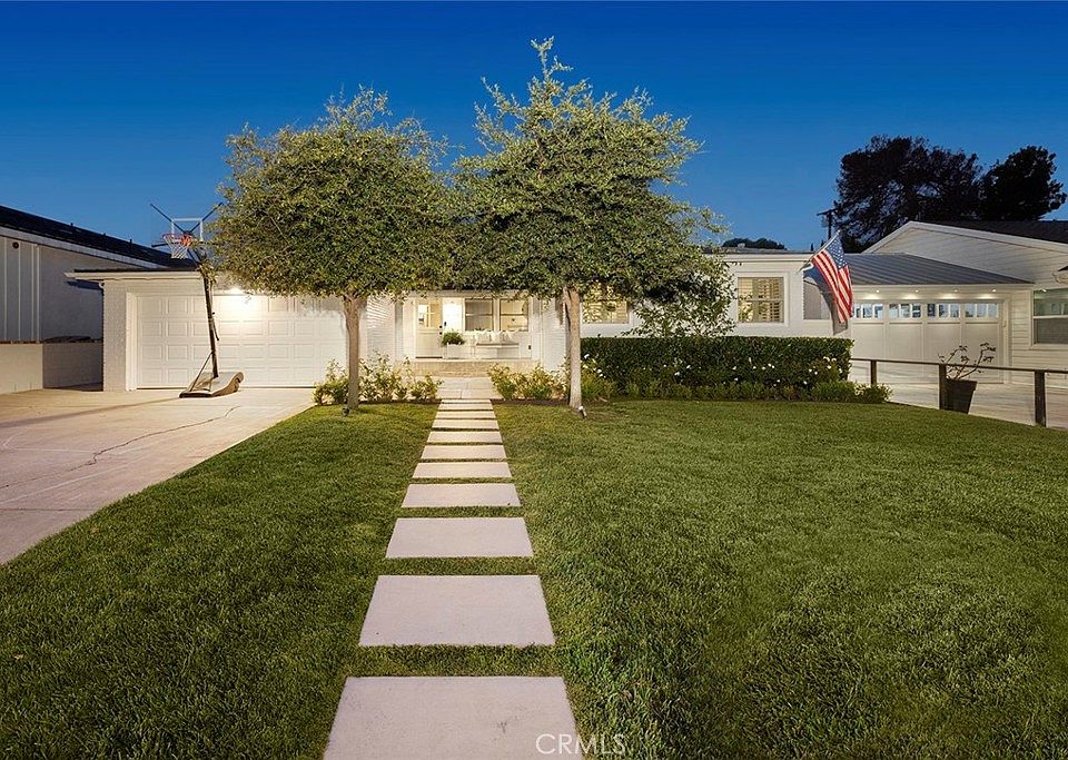1st image of 2553 Fairway Dr