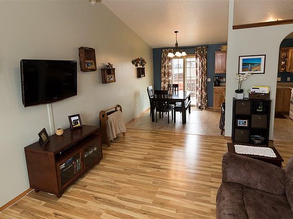 3rd image of 420 Arlene Ave