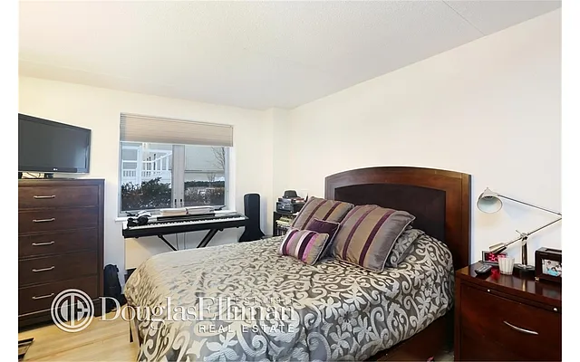 Rented by Douglas Elliman | media 29