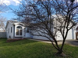 310 Lily Ln, Lakemoor, IL 60051