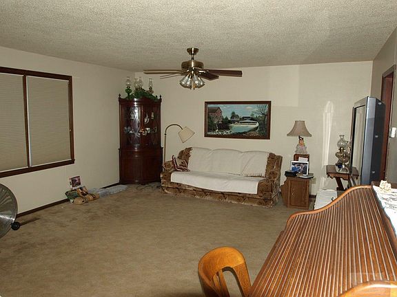 3rd image of 2072 Elk Ave
