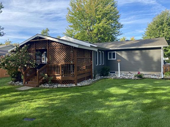 3rd image of 101 Island View Dr