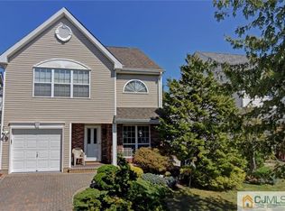 47 Glenn Oaks Ct, Old Bridge, NJ 08857